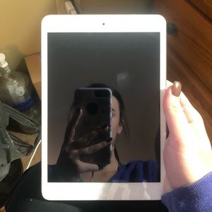 Silver 32 G I pad 2 mini